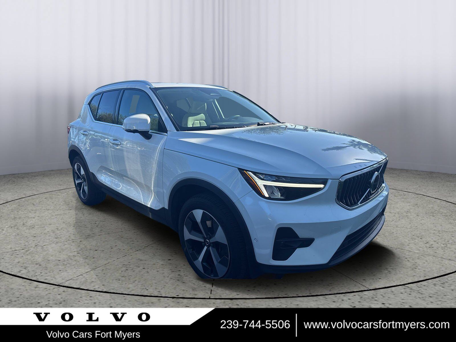 2025 VOLVO XC40