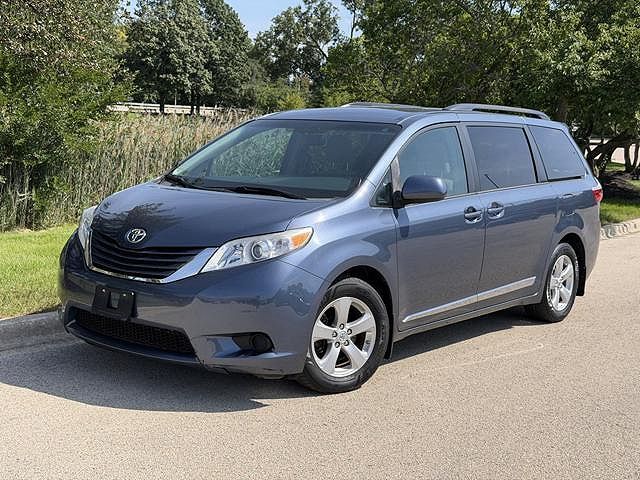 2017 TOYOTA Sienna