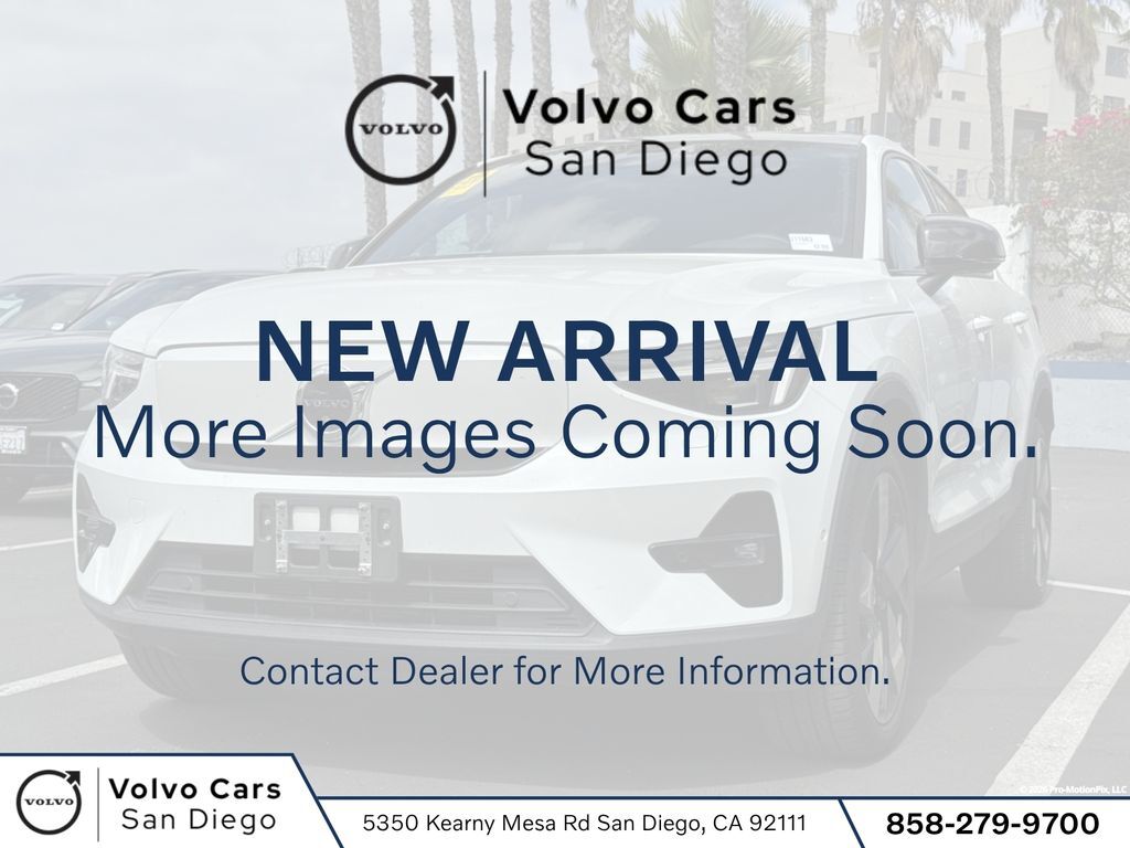 2023 VOLVO C40