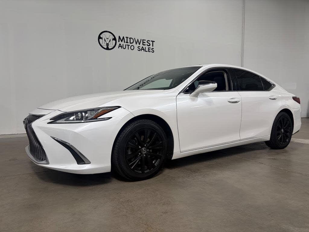 2019 LEXUS ES