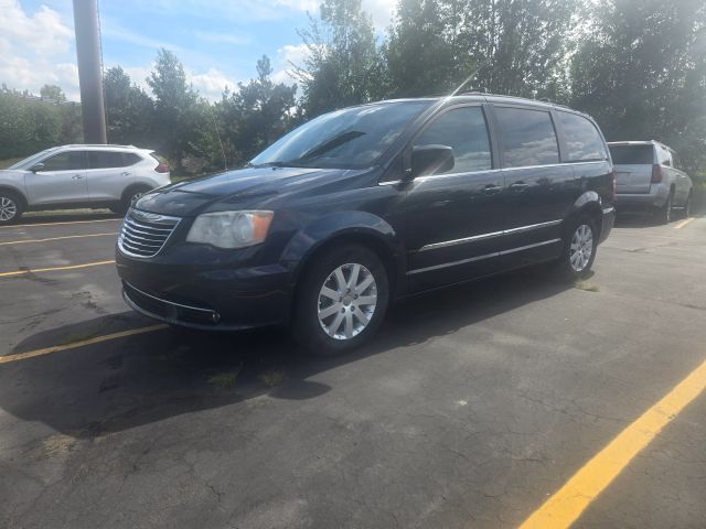 2013 CHRYSLER Town and Country