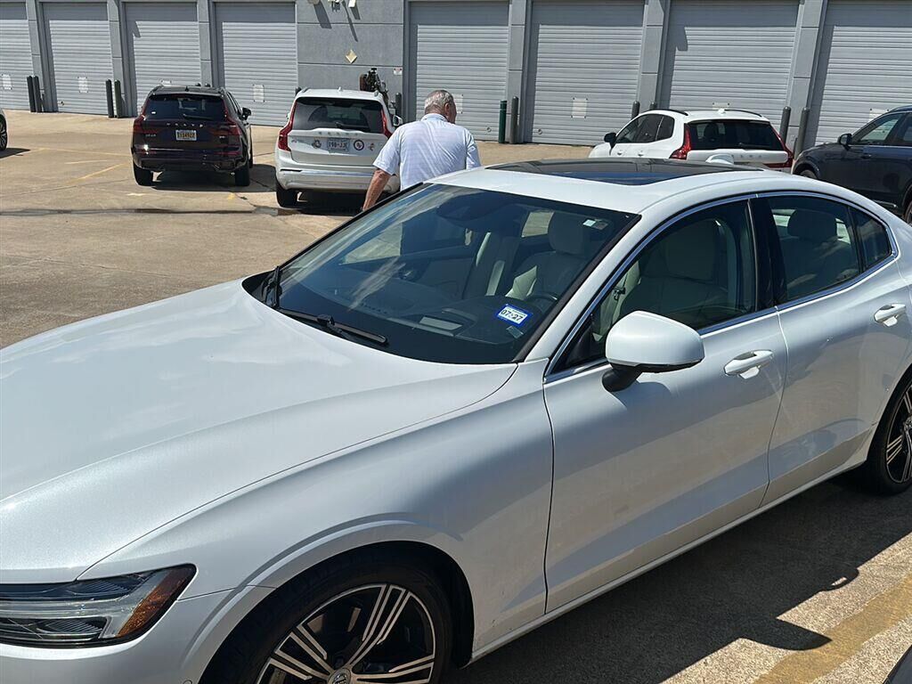 2022 VOLVO S60