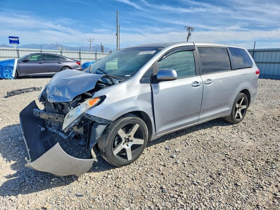 2012 TOYOTA Sienna
