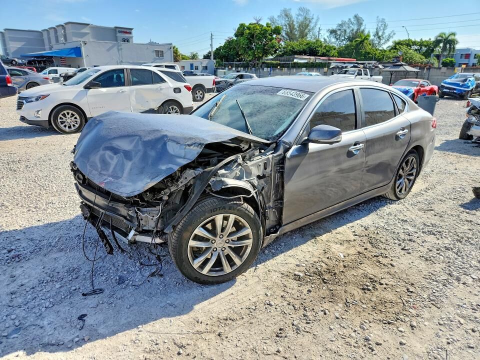 2015 INFINITI Q70