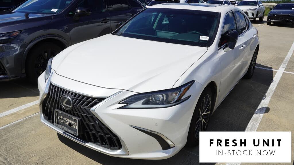 2024 LEXUS ES