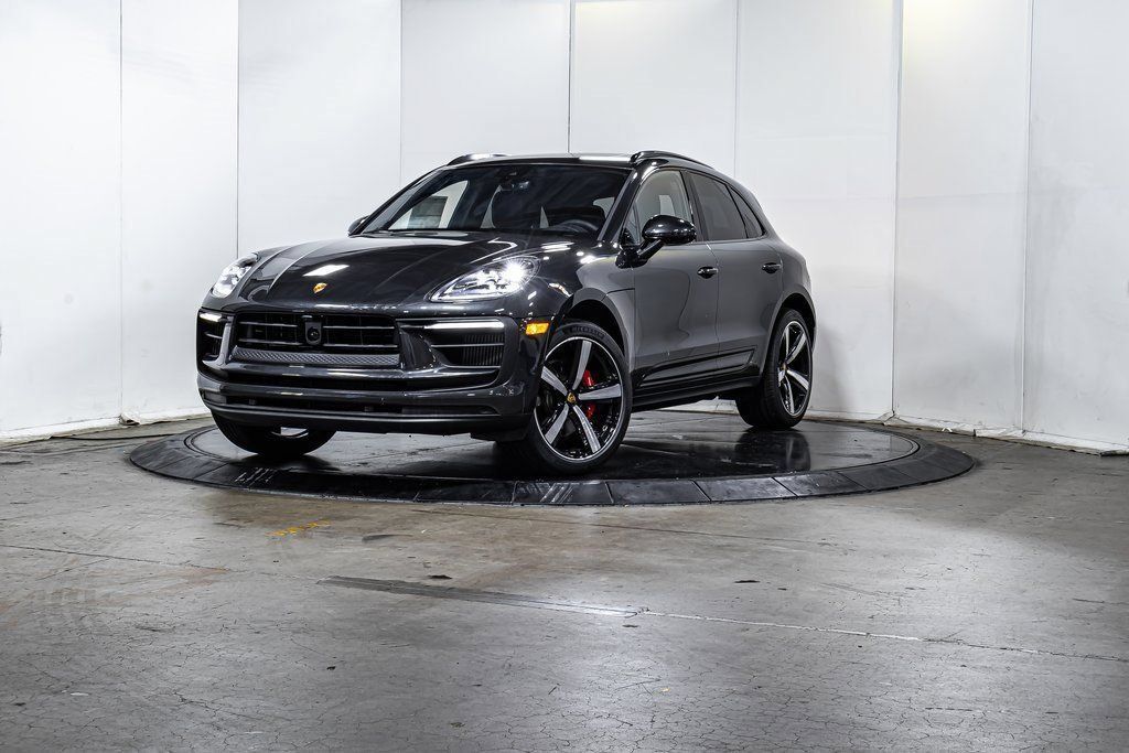 2025 PORSCHE Macan