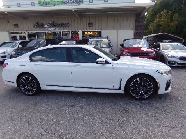 2022 BMW 740i