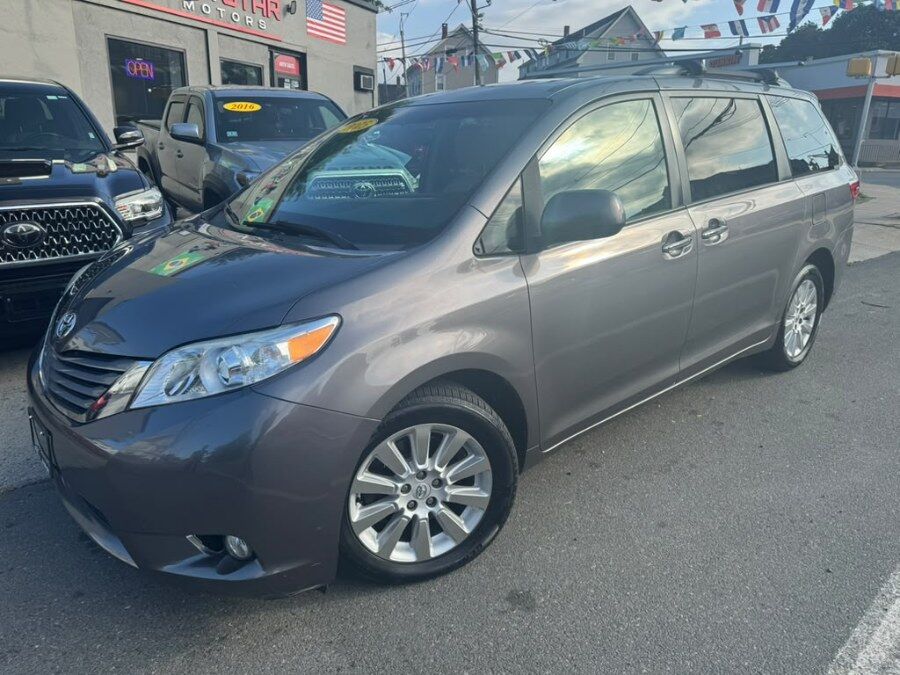 2015 TOYOTA Sienna