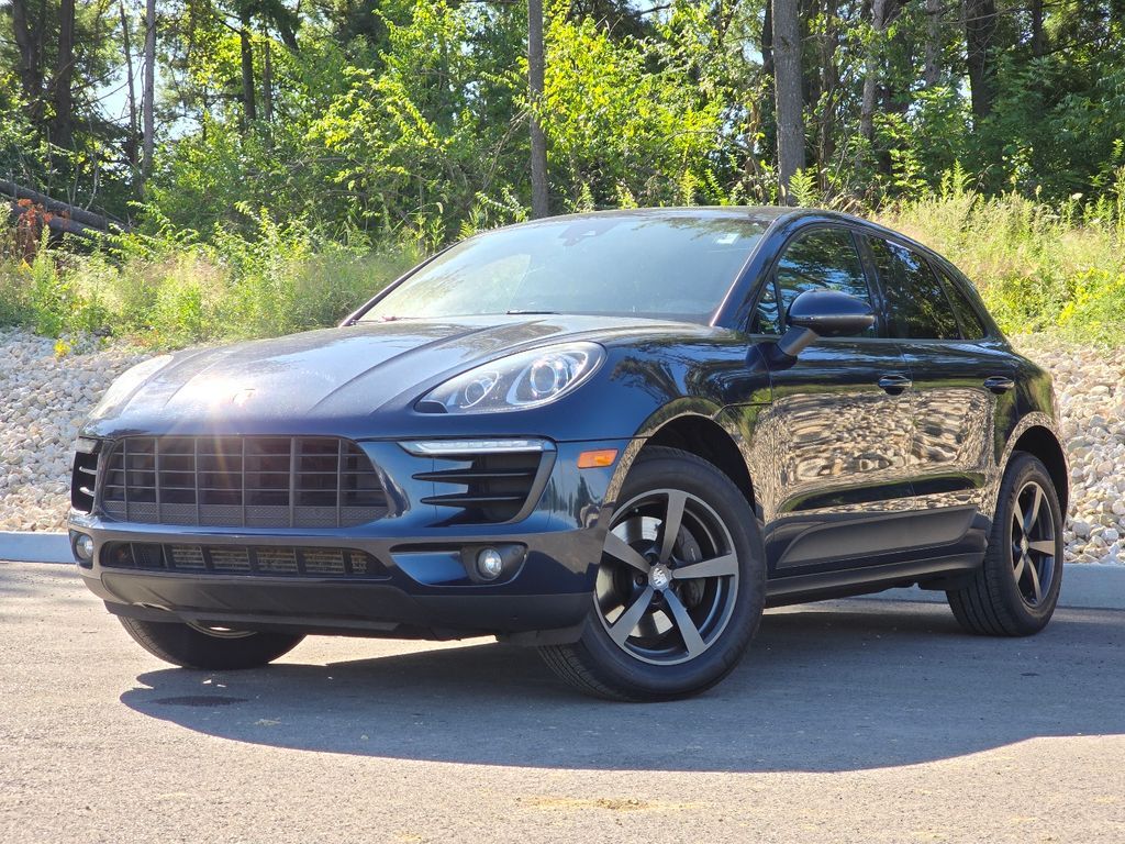 2017 PORSCHE Macan