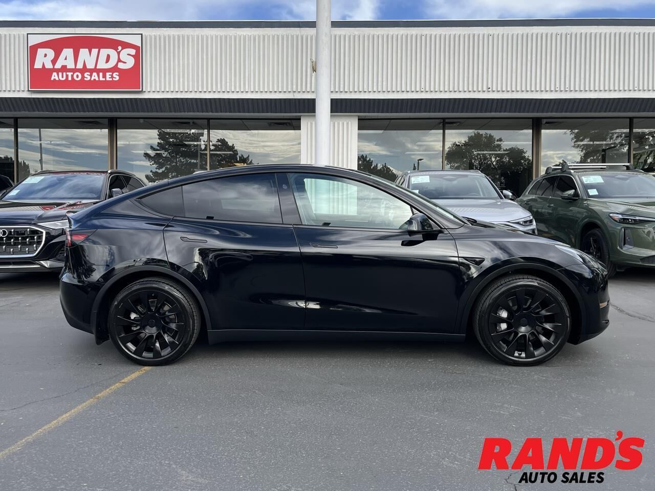 2025 TESLA Model Y