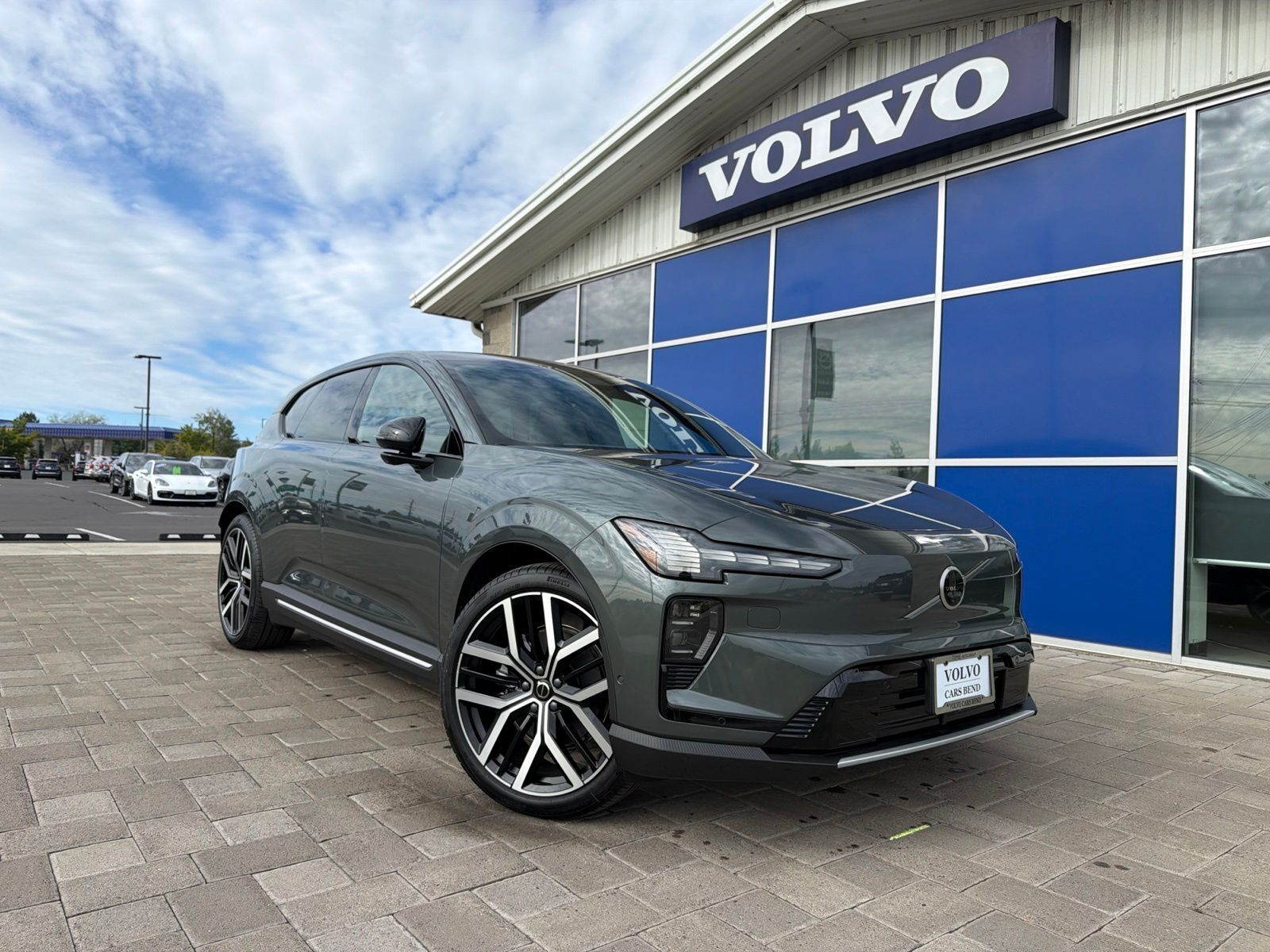2027 VOLVO EX60