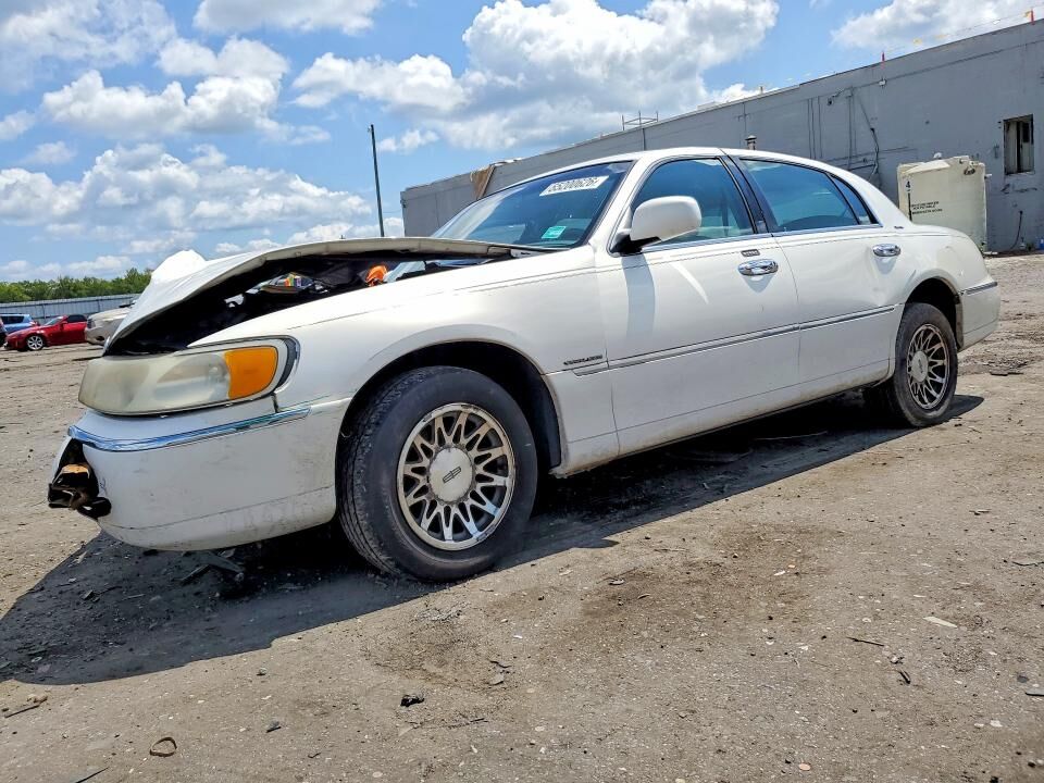 2000 LINCOLN Town Car