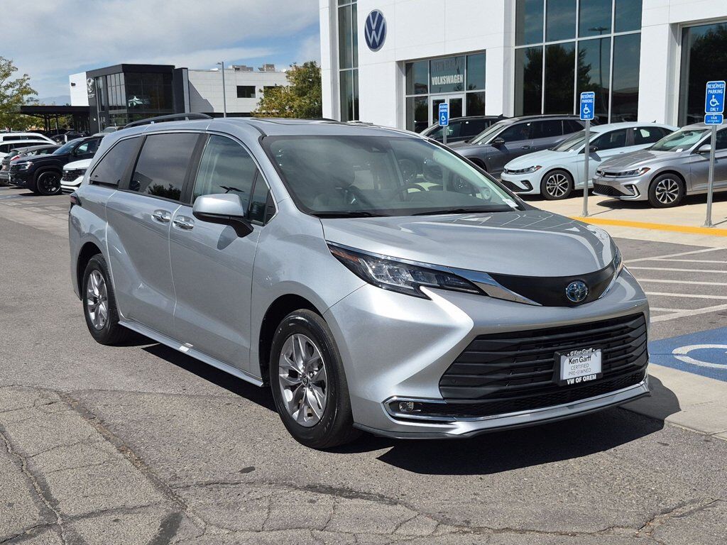 2023 TOYOTA Sienna