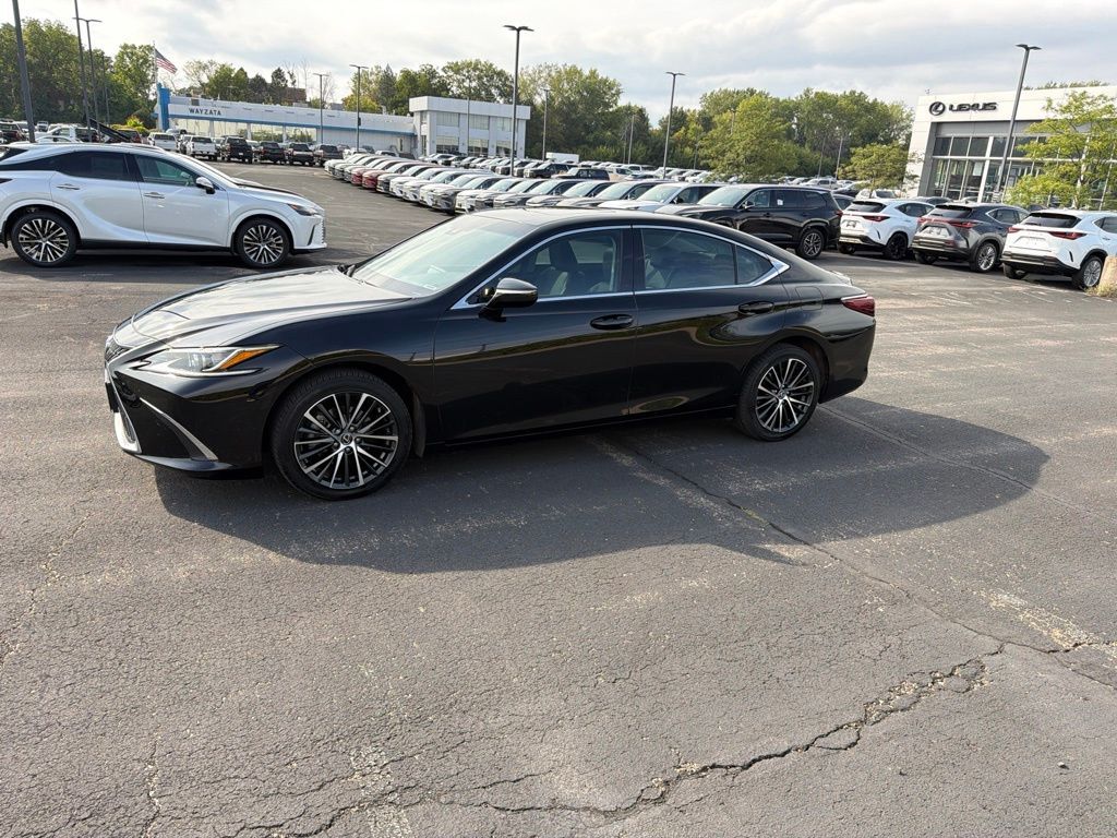 2024 LEXUS ES