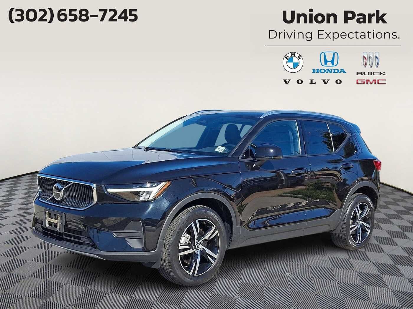 2023 VOLVO XC40