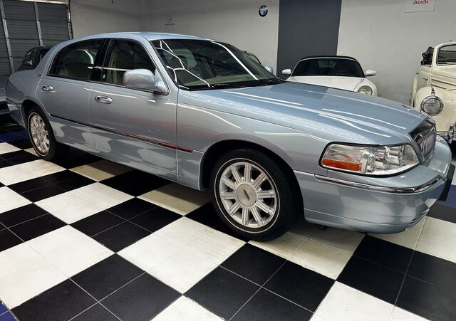 2009 LINCOLN Town Car