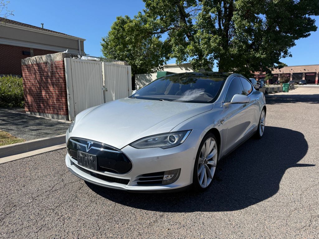 2015 TESLA Model S
