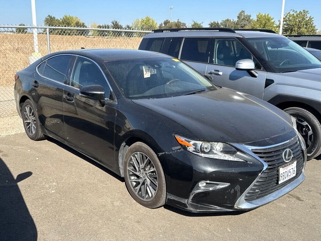 2017 LEXUS ES
