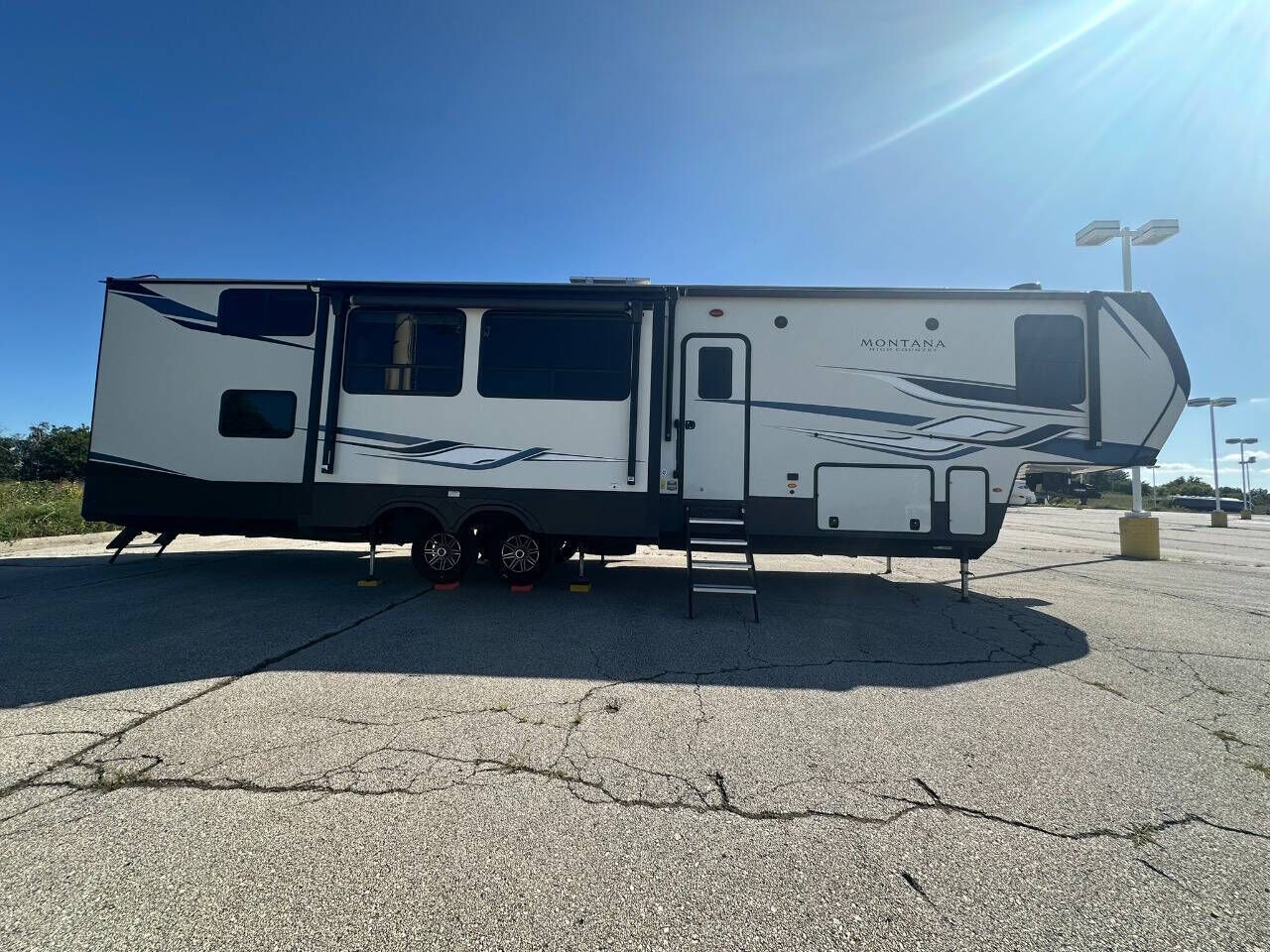 2022 MONTANA Montana