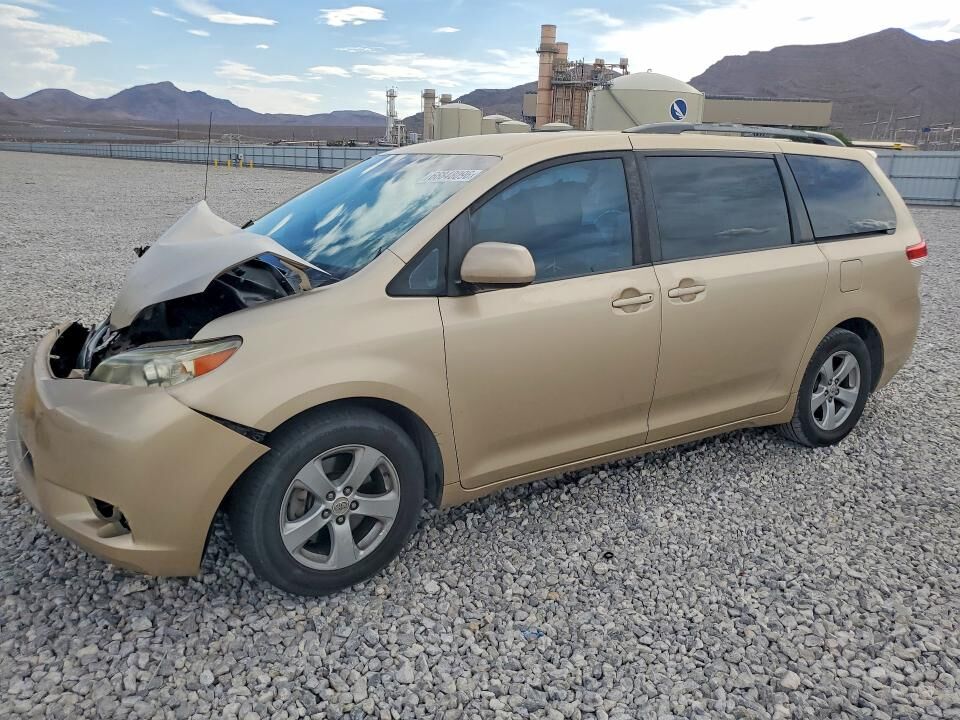2012 TOYOTA Sienna