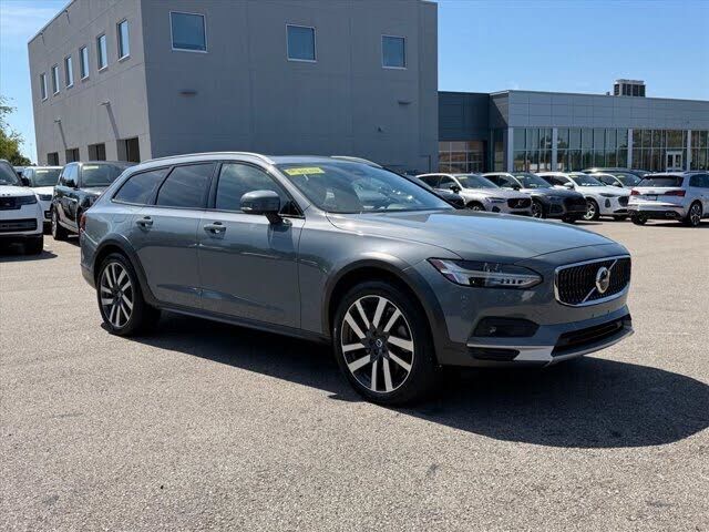 2022 VOLVO V90CC