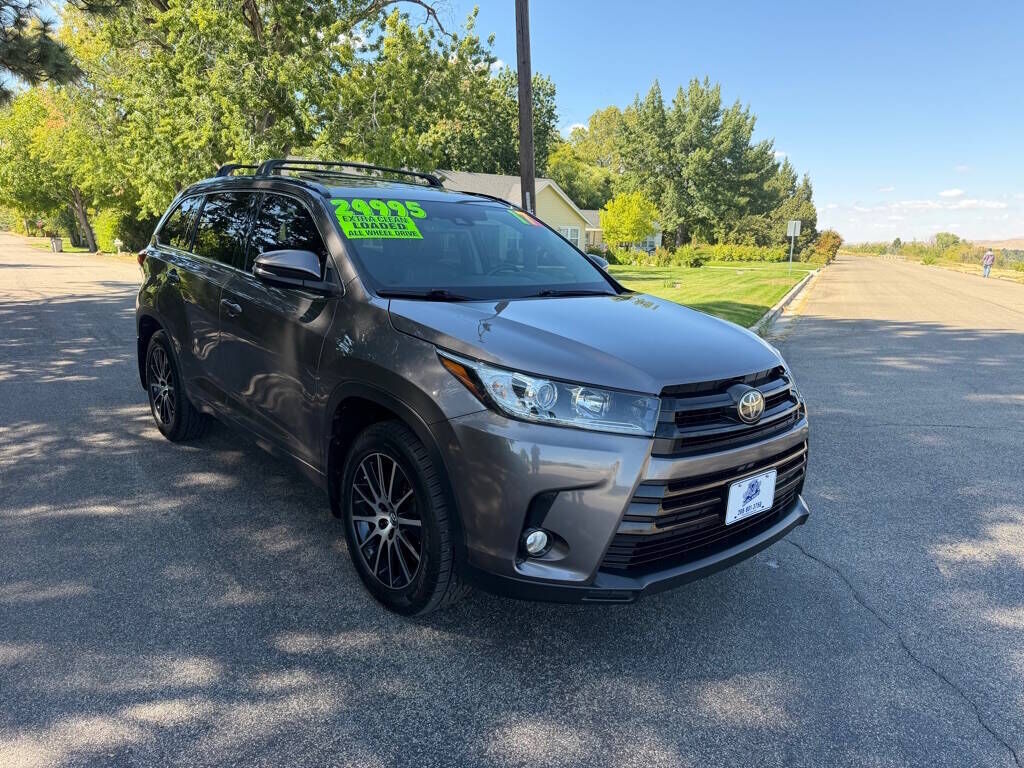 2017 TOYOTA Highlander