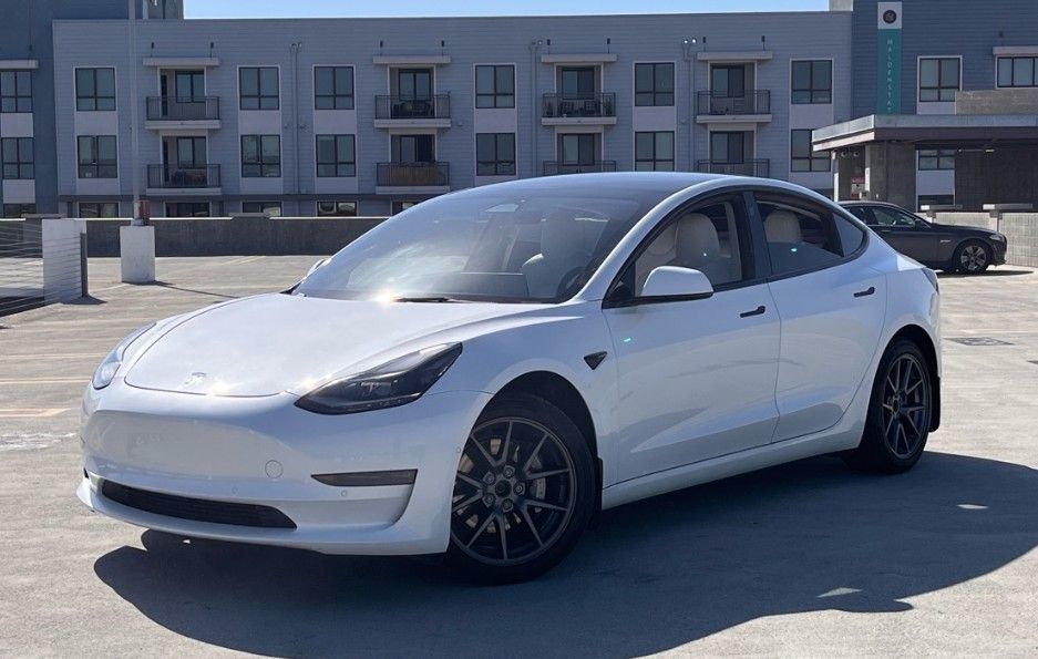 2022 TESLA Model 3