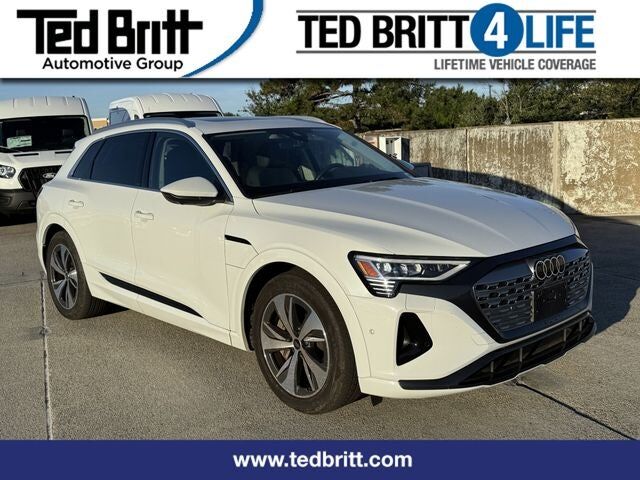 2024 AUDI Q8