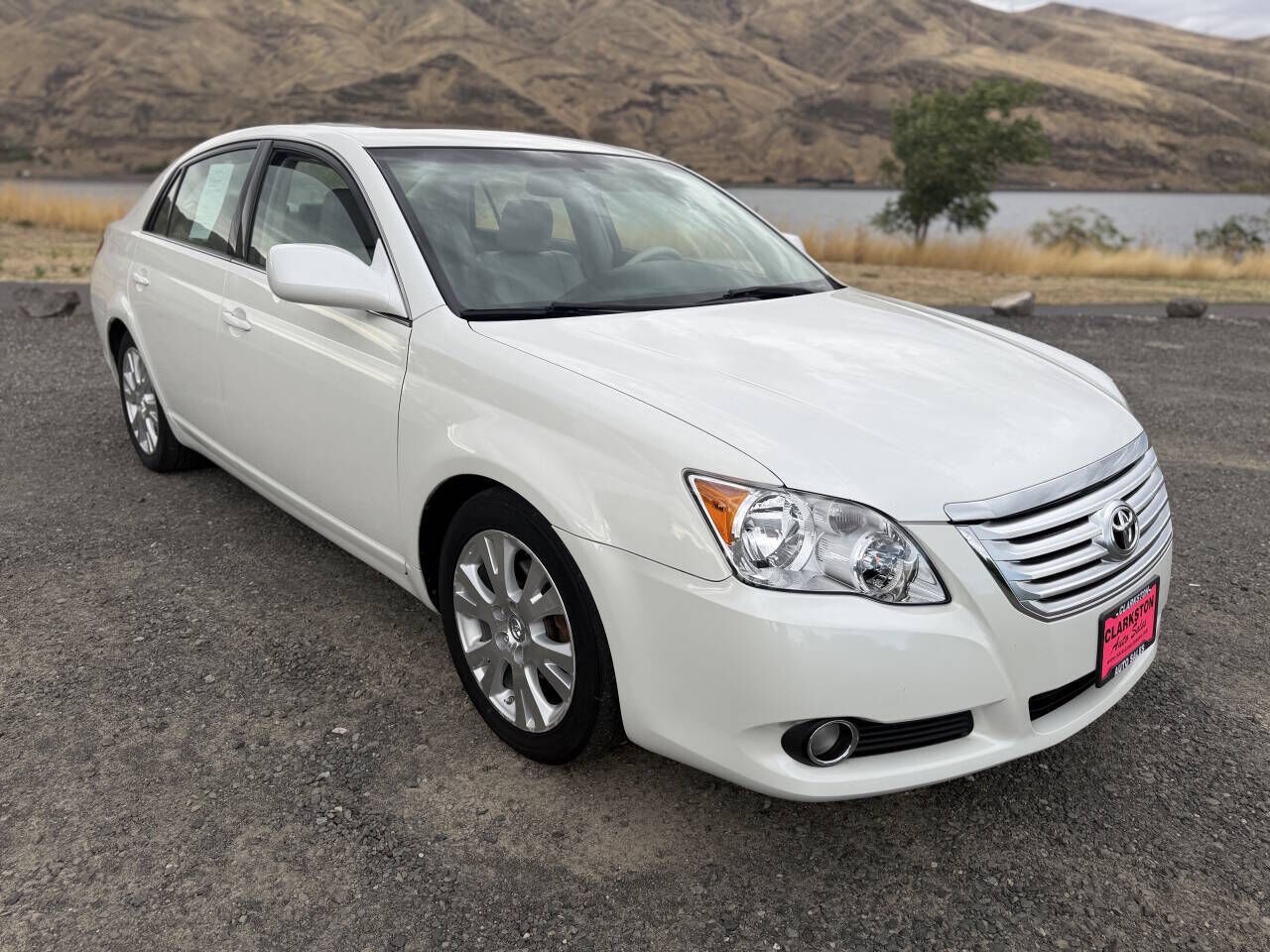 2010 TOYOTA Avalon