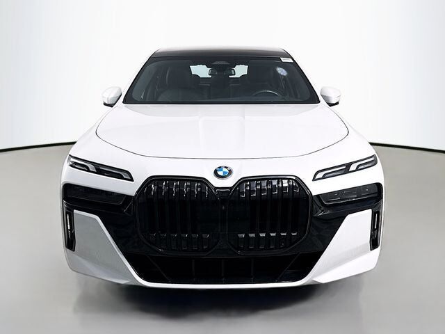 2025 BMW 740i