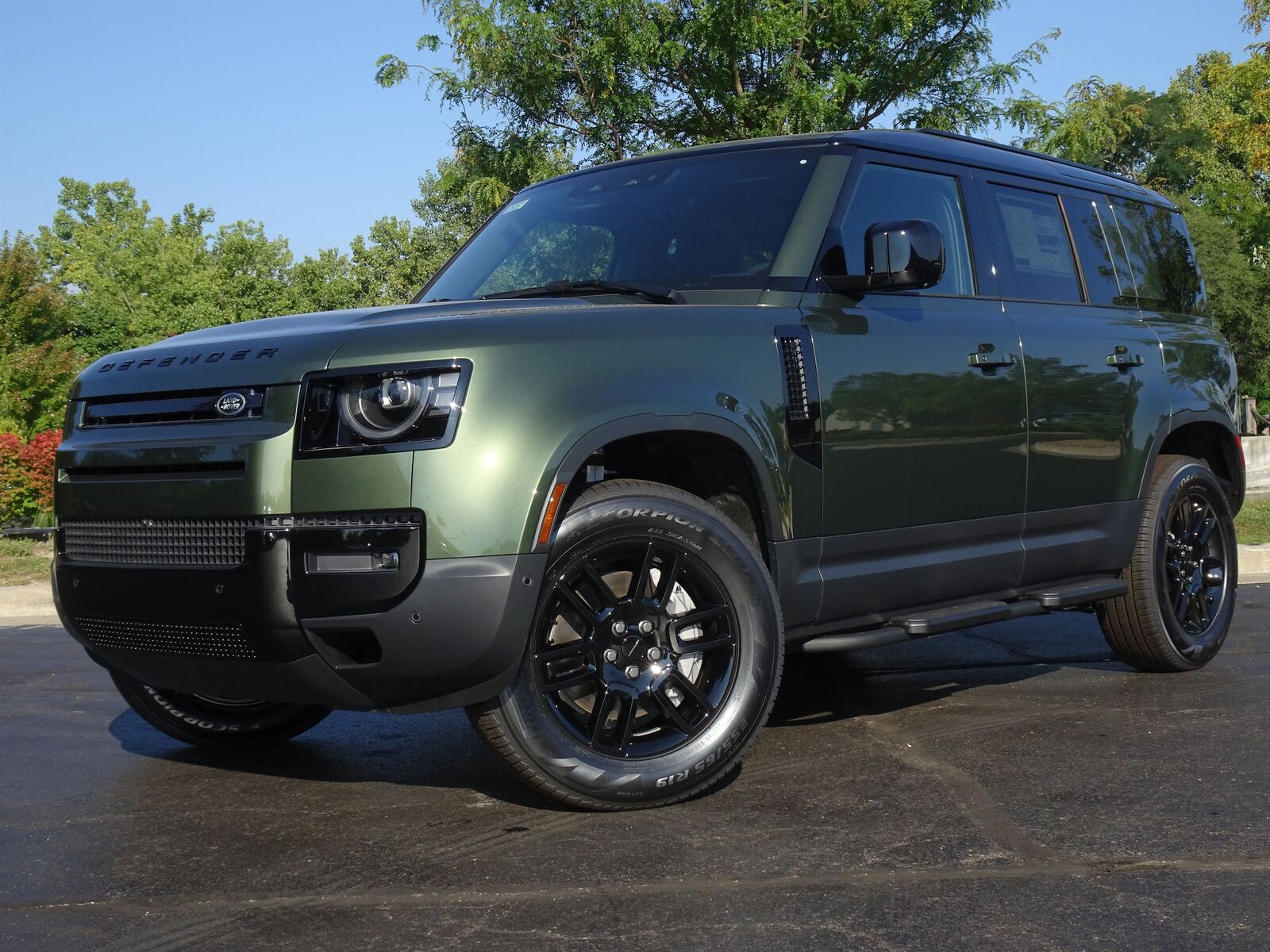 2026 LAND ROVER Defender