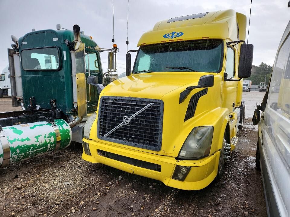2006 VOLVO TRUCK VNL