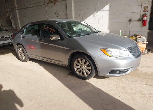 2013 CHRYSLER 200