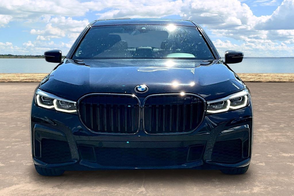 2021 BMW 750i