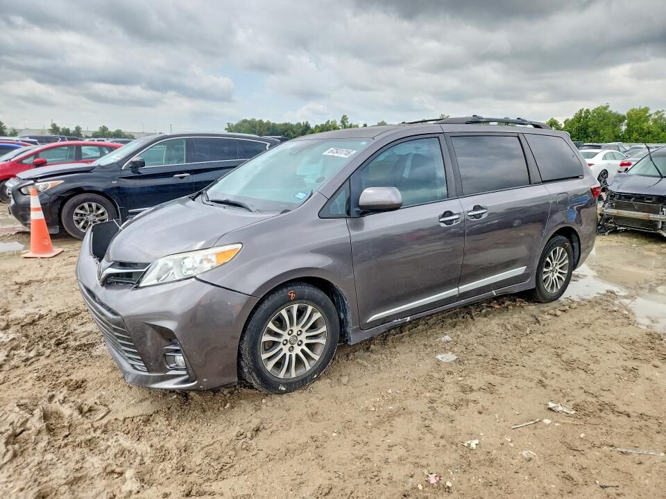 2019 TOYOTA Sienna