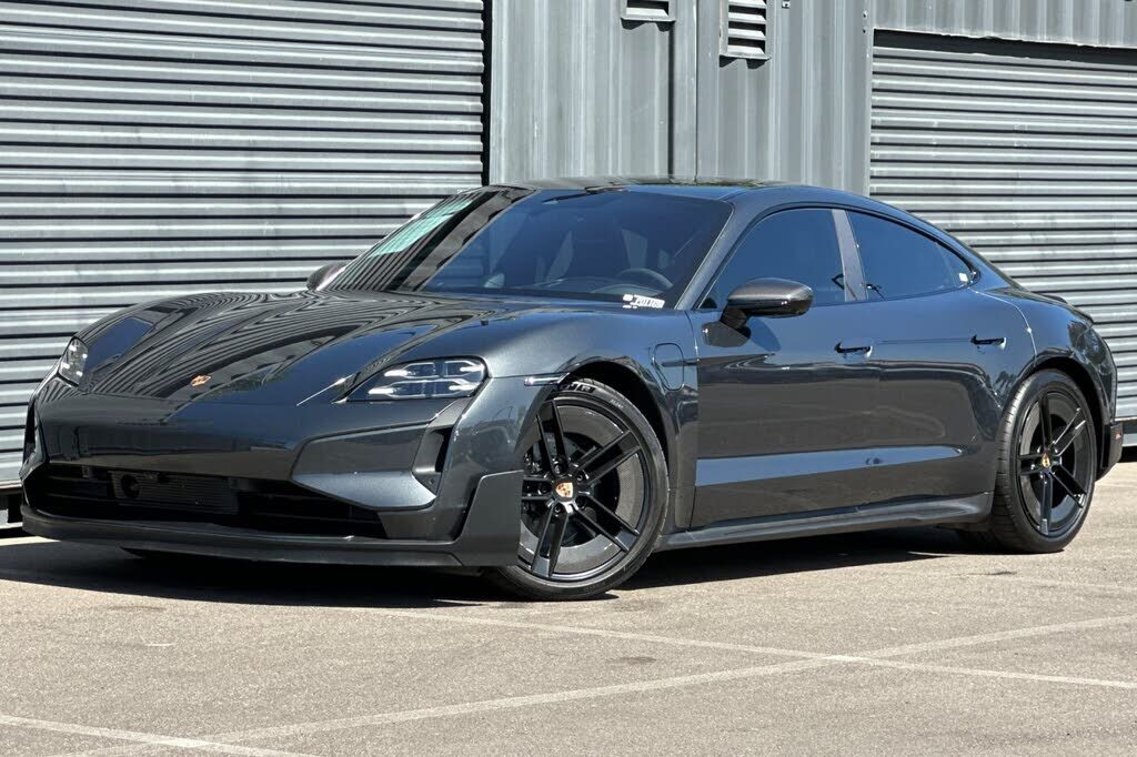 2025 PORSCHE Taycan