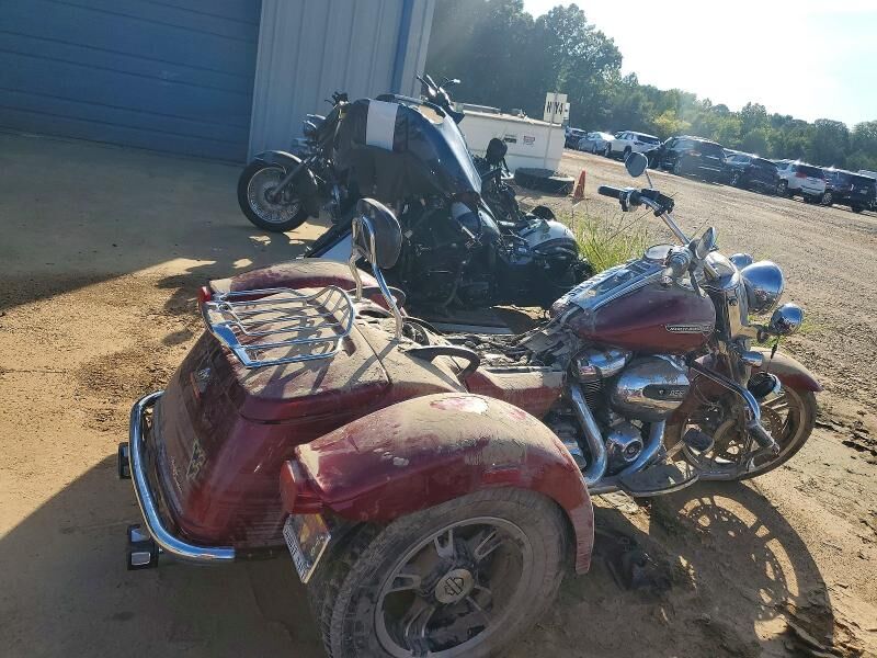 2017 HARLEY DAVIDSON FLRT / Freewheeler