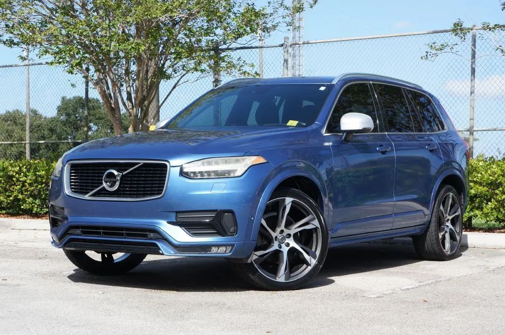 2017 VOLVO XC90