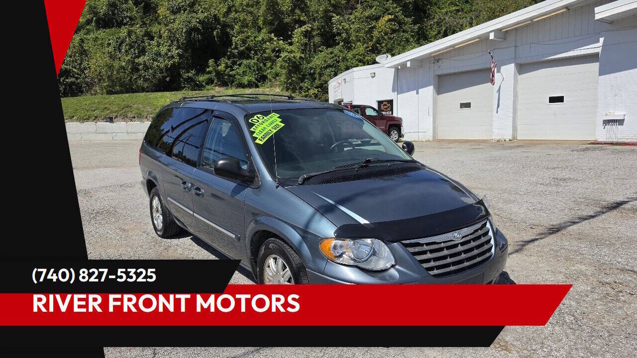 2006 CHRYSLER Town and Country
