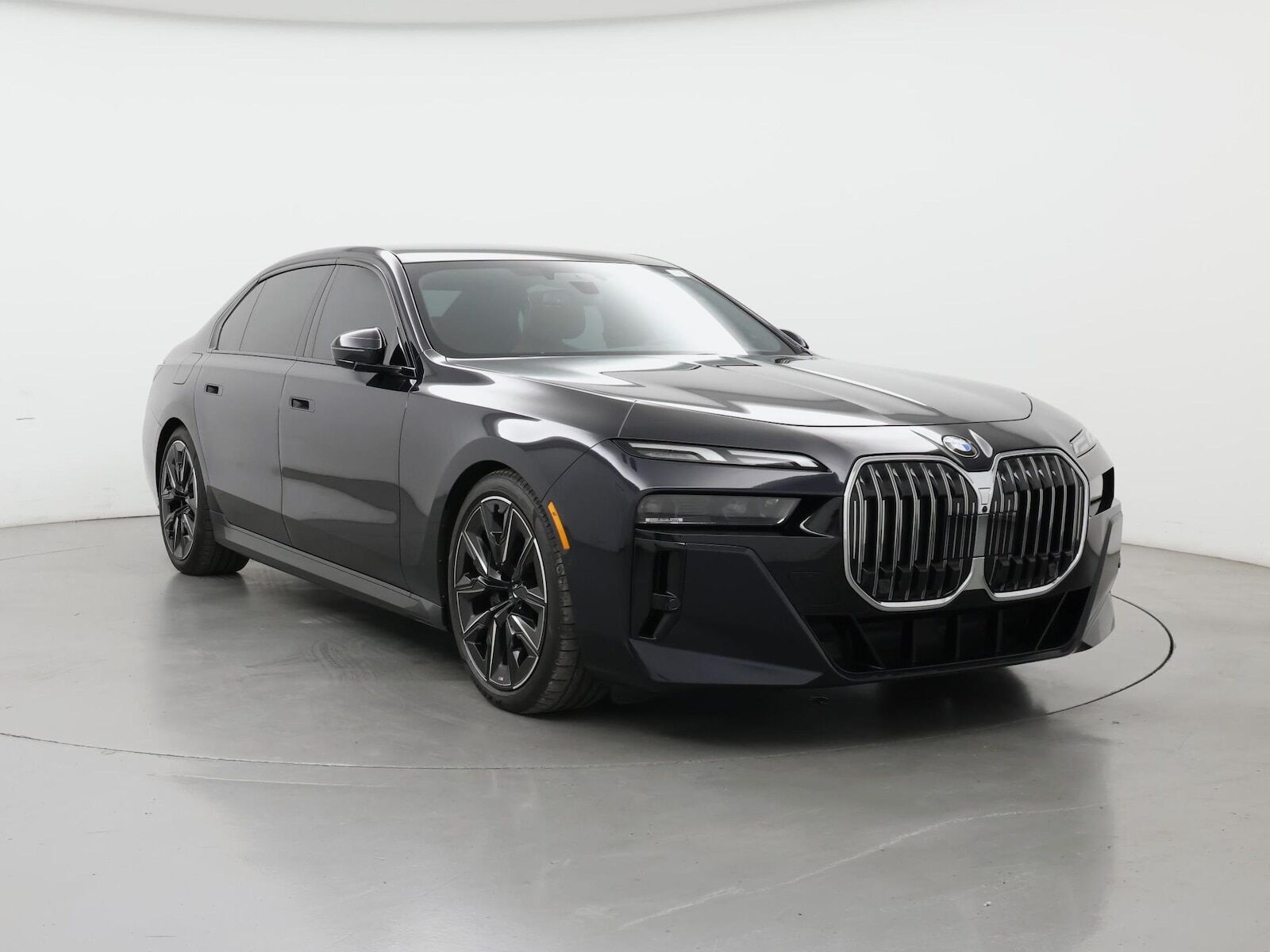 2023 BMW 740i