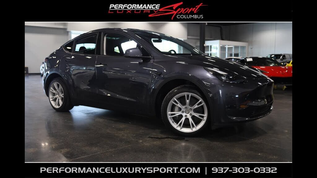 2024 TESLA Model Y