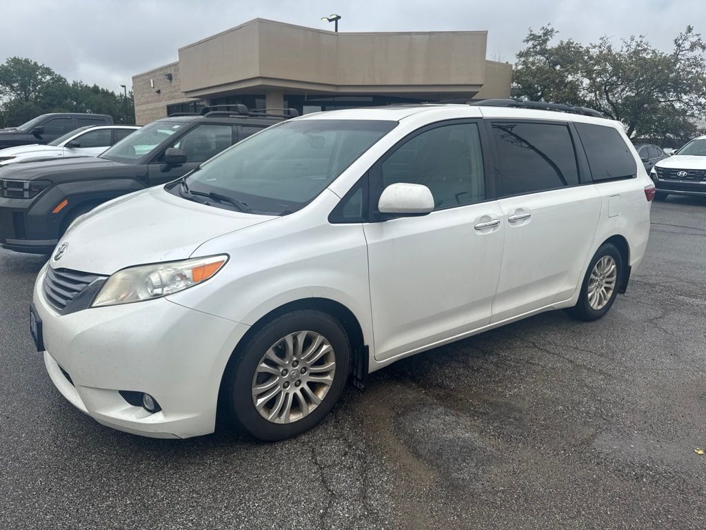 2016 TOYOTA Sienna