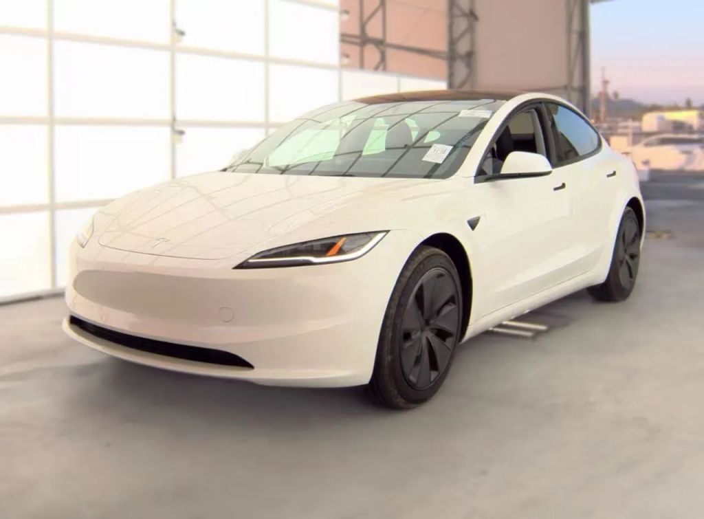2025 TESLA Model 3