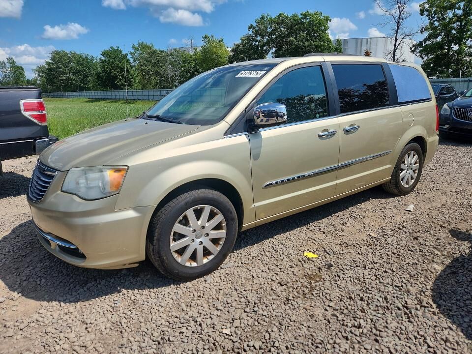 2012 CHRYSLER Town and Country