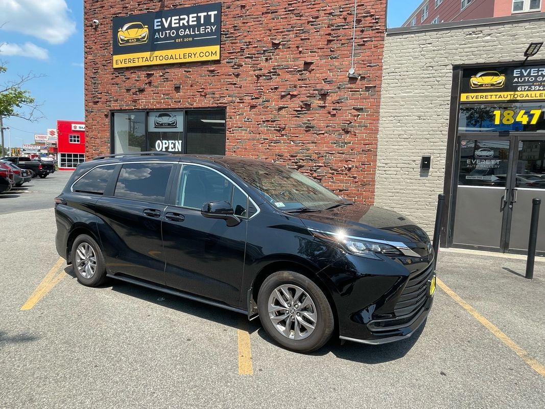 2024 TOYOTA Sienna