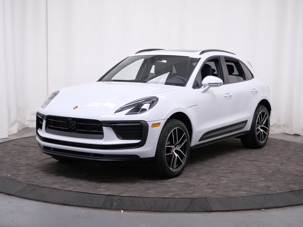 2026 PORSCHE Macan