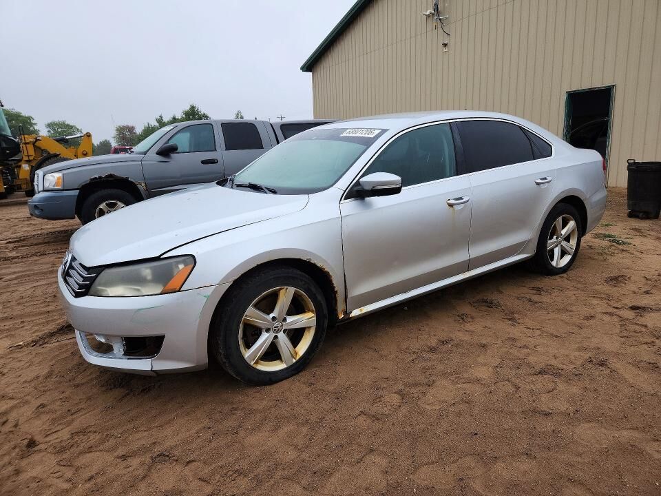 2013 VOLKSWAGEN Passat