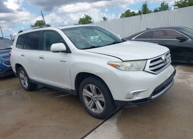 2013 TOYOTA Highlander