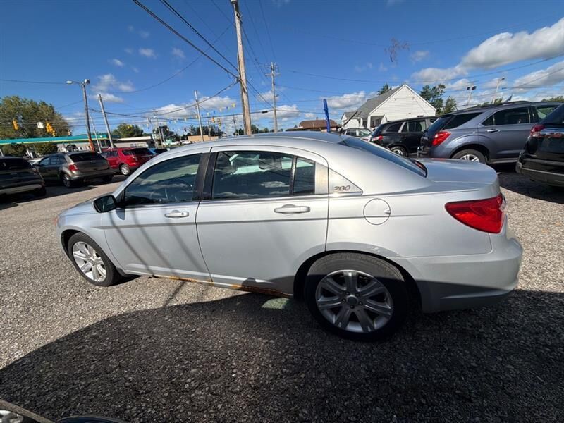 2011 CHRYSLER 200