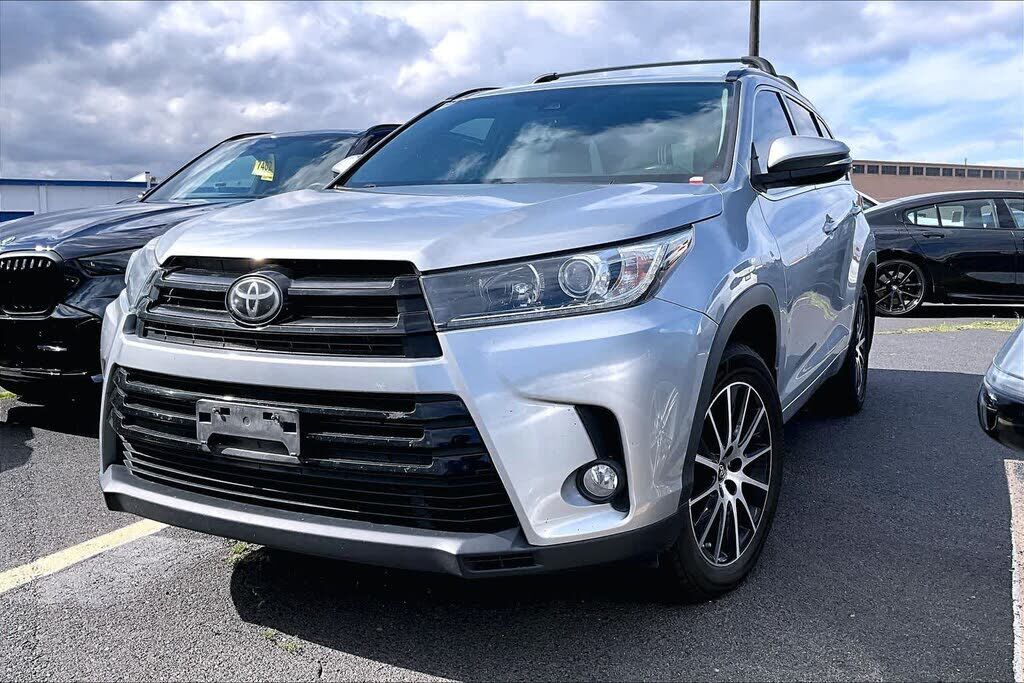 2017 TOYOTA Highlander